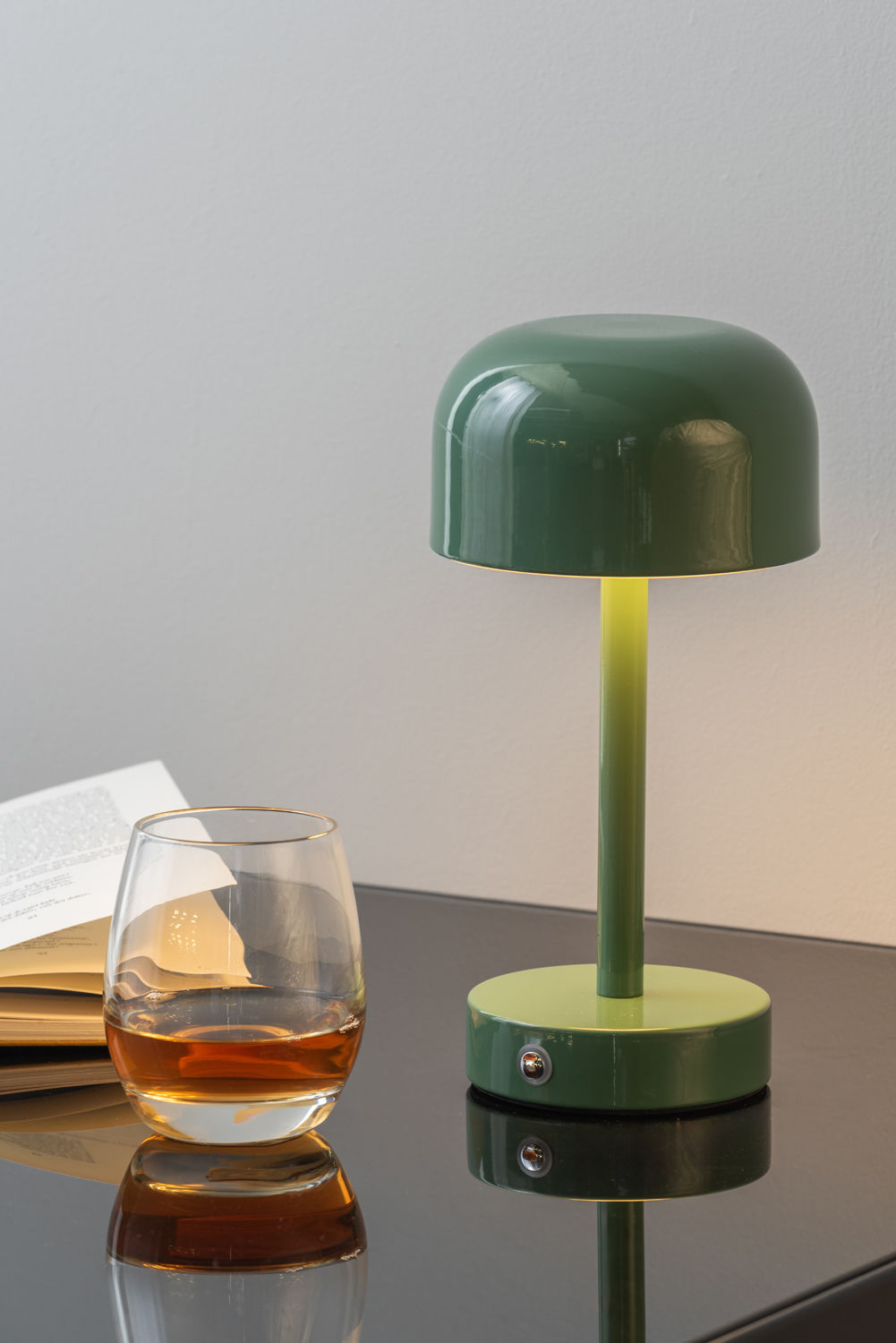 Leitmotiv Table lamp James LED iron shiny jungle green